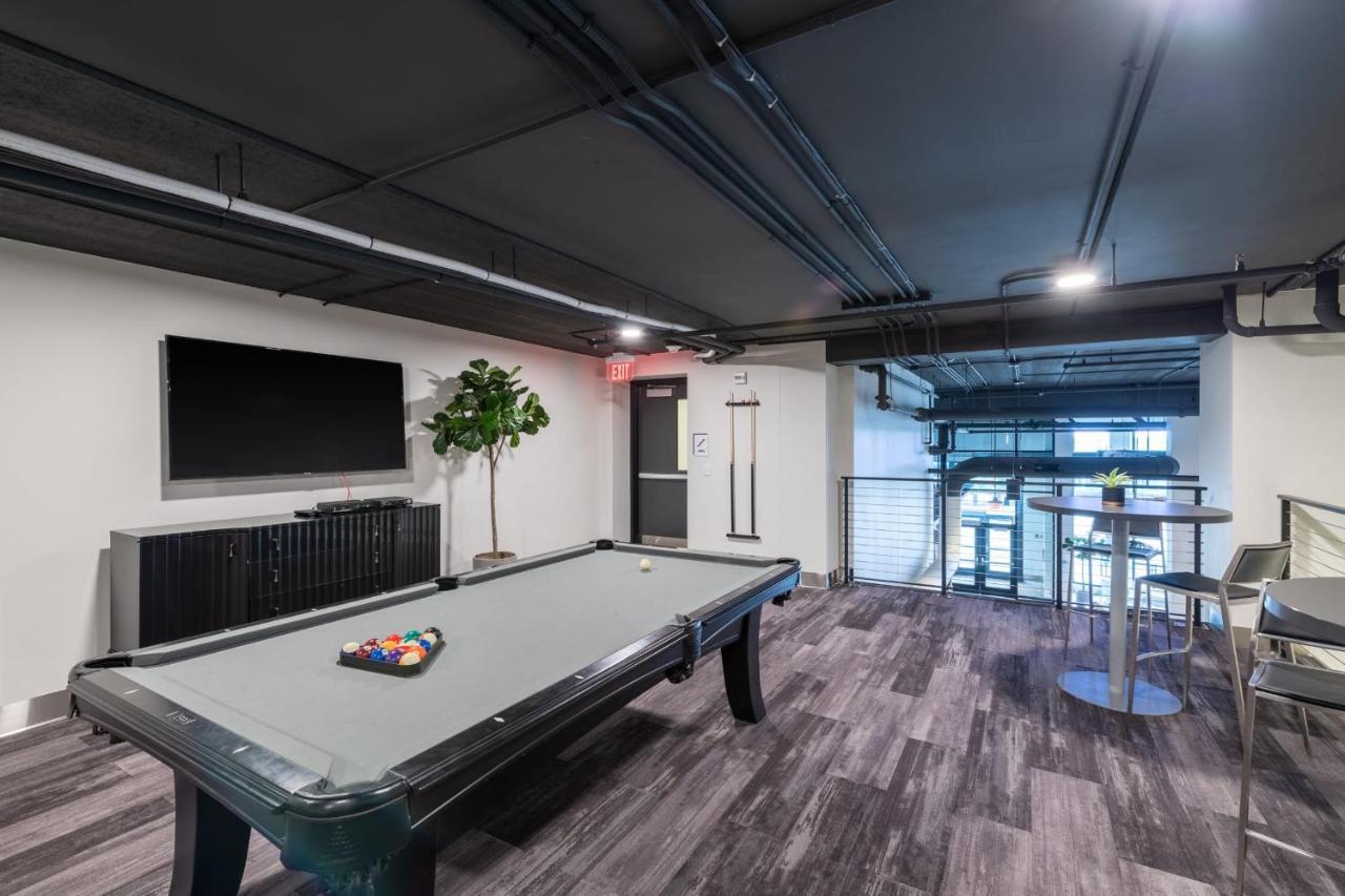 Flexhome Skywalk To Fiserv U4 With Rooftop, Gym, And Parking Milwaukee Exterior photo