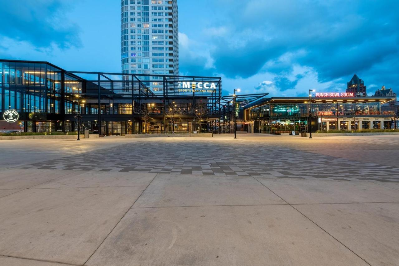 Flexhome Skywalk To Fiserv U4 With Rooftop, Gym, And Parking Milwaukee Exterior photo