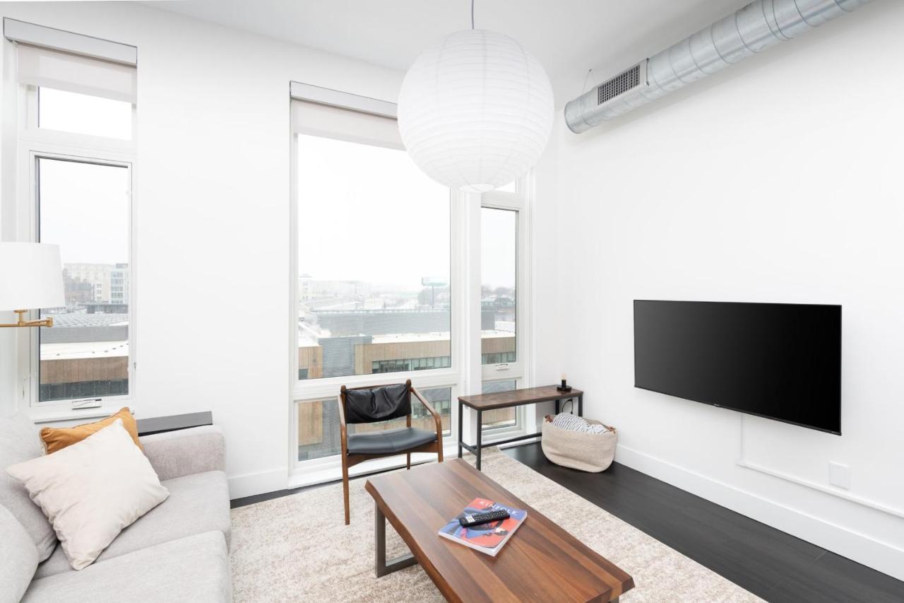 Flexhome Skywalk To Fiserv U4 With Rooftop, Gym, And Parking Milwaukee Exterior photo